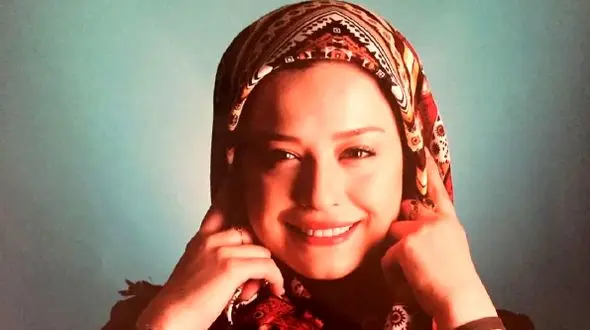 عکس «مهراوه شریفی‌نیا» در خردسالی و در کنار عروسک اش؛ دهه 60