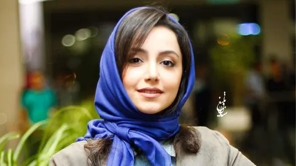 تیپ متفاوت و ژست های خاص نازنین بیاتی توجه علاقه مندان به مد را به خود جلب کرد / از طرح جالب شلوار تا گوشواره و اکسسوری های خاص خانم بازیگر