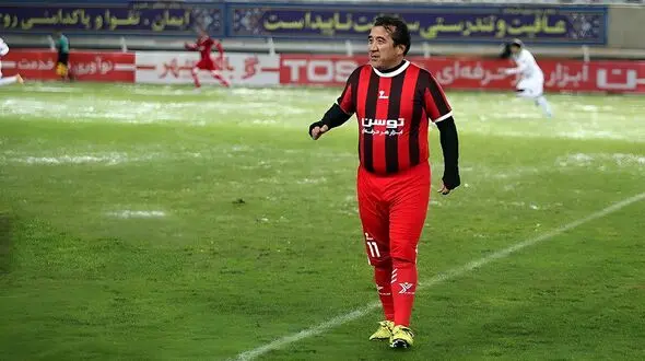 گل گهر از خداداد شکایت می کند