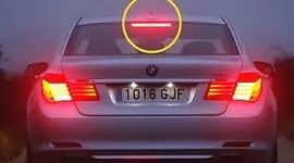 چراغ ترمز سوم خودرو چیست؟ دلیل نصب و نقش آن در کاهش تصادف