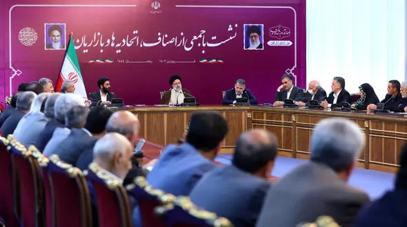 دست دلالی باید از نظام تأمین و توزیع قطع شود / به رغم تحریم‌ها ذخایر ارزی کشور خوب و قابل اتکا است