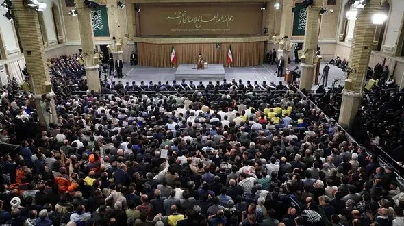 رهبر انقلاب: خوب شدن حال کارگر یعنی خوب شدن حال کشور