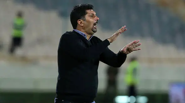 درگیری سرمربی آلومینیوم اراک با داوران و دروازه‌ بان حریف + فیلم