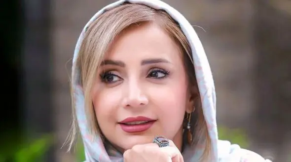 عکس جذاب شبنم قلی‌خانی در یک خانه زیبا