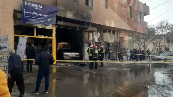 آتش نشانان کرمانشاهی مانع از یک فاجعه شدند/ خودروی پژو 405 در تعویض روغنی طعمه حریق شد