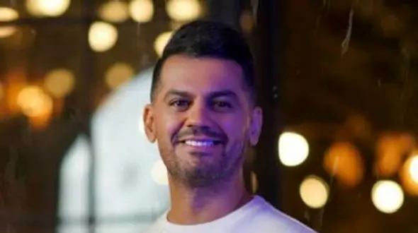 دانلود آواز باشکوه آتیش بازی از شهاب رمضان/ من در قلبم برات وا شد تو زنگ زدی...