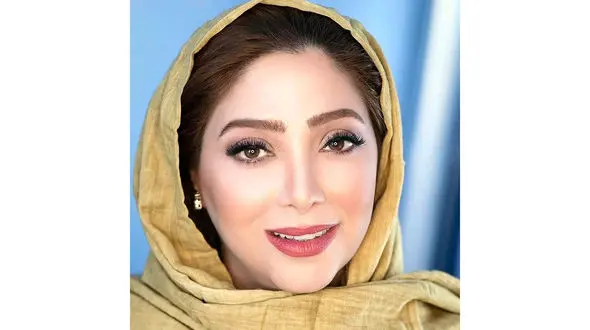 کشف حجاب ناگهانی مریم سلطانی با موهای بلوندش ! / جوانی مصنوعی خانم بازیگر در 49 سالگی !