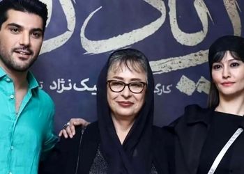 فیلم/  بوسه جنجالی  سینا مهراد بر خانم بازیگر در اکران عمومی سریال از یاد رفته ! / همه مات و مبهوت شدند حتی پردیس احمدیه و آزیتا حاجیان ...