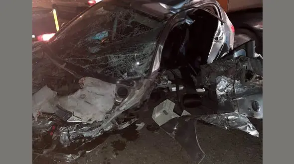 برخورد مرگبار پژو 206 با تیر برق در بزرگراه همت + عکس