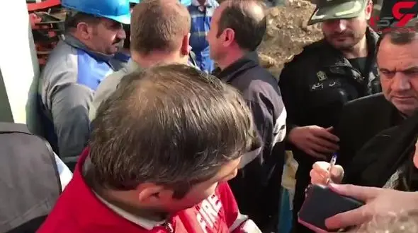 آتش نشانان وارد طبقه منفی 4 ساختمان وزارت نیرو شدند / مهندس ساختمان: ساختمان ریزش نمی کند +فیلم