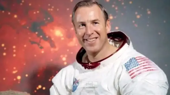 جیم لاول، فضانورد معروف آپولو 13 چشم از دنیا بست