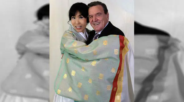 عکس جالب از  ازدواج صدراعظم سابق آلمان با  نامزد اش 