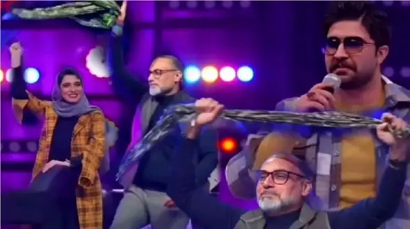 فیلم آواز باشکوه کردی در صداتو و رقص زیبای کردی  محسن شریفیان با خواننده حنجره طلا !