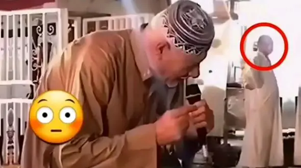 فیلم صدای بهشتی پیرمرد و اذان باشکوه و پرقدرتش وسط خیابان ! / همه مردم حیرت کردند !