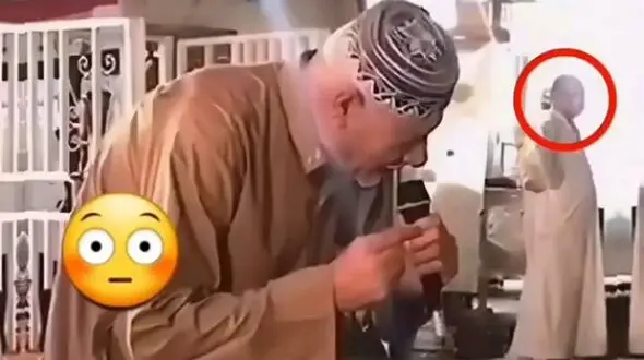 فیلم صدای بهشتی پیرمرد و اذان باشکوه و پرقدرتش وسط خیابان ! / همه مردم حیرت کردند !