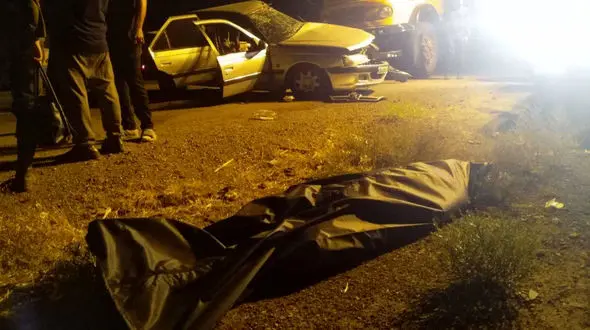 3 کشته و مصدوم بر اثر تصادف پژو و کامیون در جاده قم تهران + عکس
