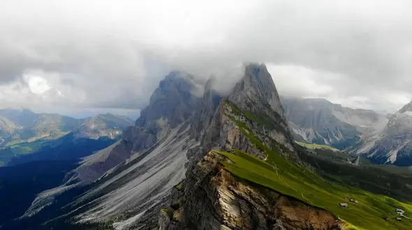 ببینید/ نماهنگ بی کلام آرامش بخش با صدای هنگ درام و تصاویری از کوه های آلپ