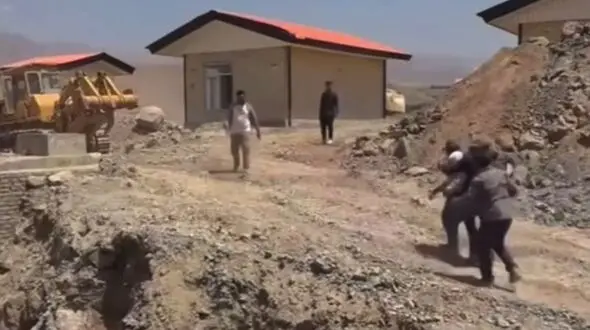 دعوا و کتک کاری در پخش زنده شبکه خبر صدا و سیما + فیلم 