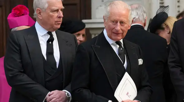 شاهزاده اندرو از عناوین سلطنتی خود محروم و مجبور به ترک اقامتگاه خود در ویندزور می‌ شود