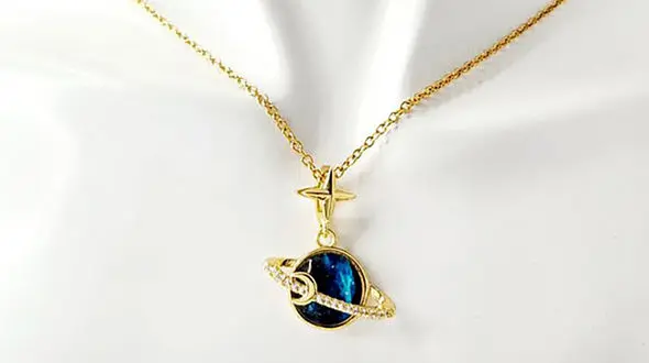 با این گردنبندها به فضا بروید + عکس