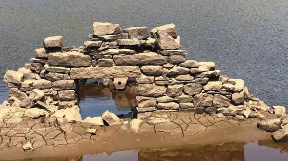 کشف روستای قرون وسطی در دوران خشکسالی + عکس