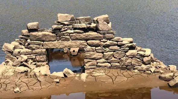 کشف روستای قرون وسطی در دوران خشکسالی + عکس