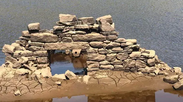 کشف روستای قرون وسطی در دوران خشکسالی + عکس