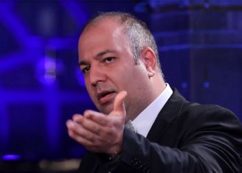 فیلم / سانسور عجیب فیلم جدید علی اوجی / گفتند بوسیدن گربه توسط دختر بچه از تیزر حذف شود! / بابا داریم کجا می ریم ....
