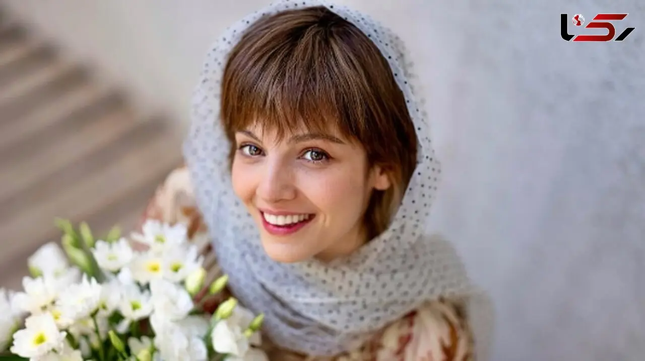 دلبری مهسا حجازی با استایل هالیوودی و لباس و رژلب قرمز