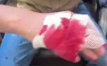 فیلم ضرب و شتم معلم عشایری در لردگان پس از پیگیری غیبت یک دانش آموز / آموزش و پرورش پیگیر ماجراست