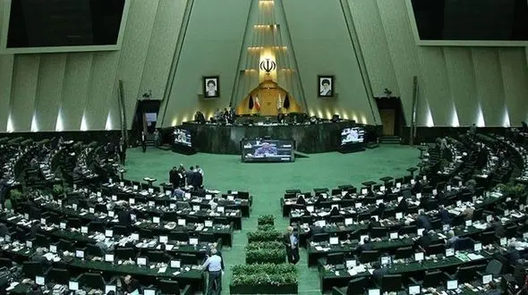 تذکر ۱۰۰ نماینده به رئیس جمهور برای دیدار با ترامپ 