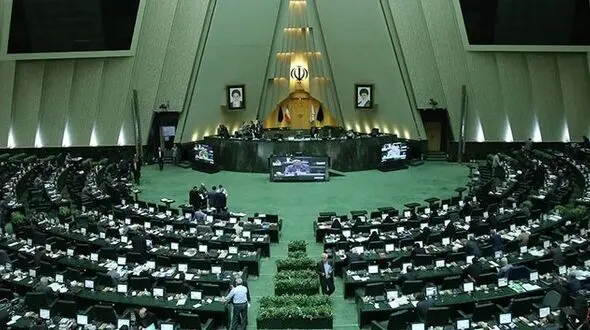 تذکر ۱۰۰ نماینده به رئیس جمهور برای دیدار با ترامپ 