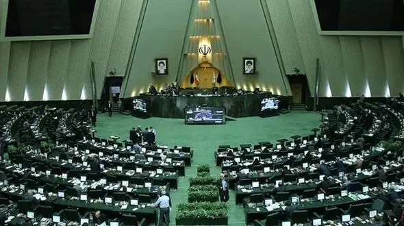 تذکر ۱۰۰ نماینده به رئیس جمهور برای دیدار با ترامپ 
