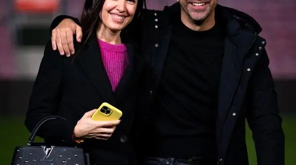 ژاوی و خانواده دیشب در نیوکمپ/ خنده های سرمربی بارسا بعد از حرص خوردن+تصاویر