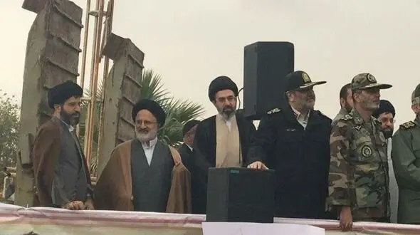  تصویر  رهبر انقلاب، سید مجتبی خامنه‌ای در سر پل ذهاب