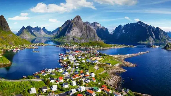 فیلم / فیوردهای نروژ جواهری میان کوه و آب