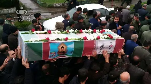 تشییع پیکر شهید مدافع امنیت در رشت / او در اعتراضات به شهادت رسید + عکس