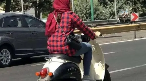 به زنها گواهینامه موتور ندهید تا در تصادف و حوداث پشتیبان نداشته باشند/ مرگ ۱۸ خانم موتورسوار در ۴ ماه 