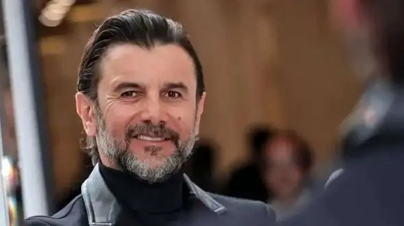 فیلم/ نگاهی به ماشین هوش پَران و لوکس امین حیایی در خیابان های تهران / این ماشین آرزوی جوون ایرانیه