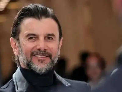 فیلم/ نگاهی به ماشین هوش پَران و لوکس امین حیایی در خیابان های تهران / این ماشین آرزوی جوون ایرانیه