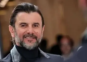 فیلم/ نگاهی به ماشین هوش پَران و لوکس امین حیایی در خیابان های تهران / این ماشین آرزوی جوون ایرانیه