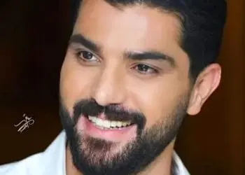 فیلم / جشن تولد دسته جمعی 34 سالگی سینا مهراد، بازیگر جذاب از یاد رفته/ خیلی حال میده زندگی با تمام سختی هاش ...