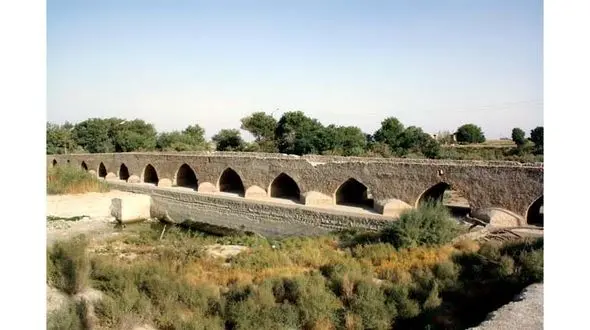 تخریب ساخت‌وساز های غیرمجاز در حریم اثر ثبتی «بند امیر» +تصاویر