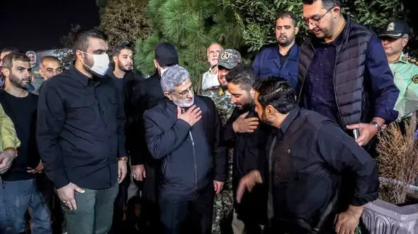 سردار قاآنی در مراسم استقبال از پیکر شهید نیلفروشان در فرودگاه مهرآباد تهران