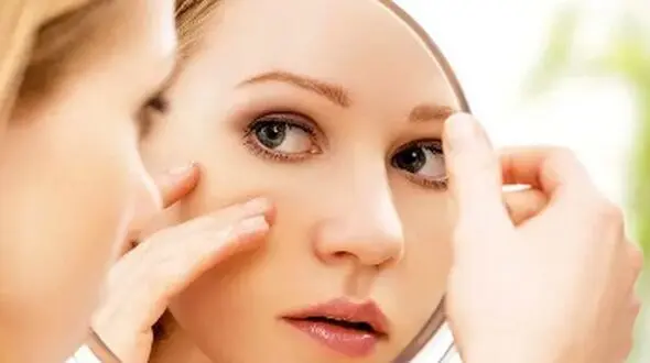 رابطه آرایش و پیری زودرس پوست: حقیقت یا افسانه؟