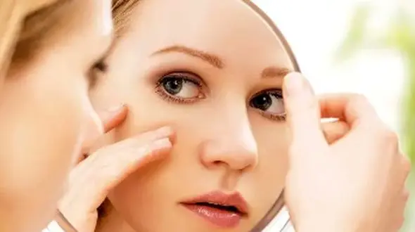 رابطه آرایش و پیری زودرس پوست: حقیقت یا افسانه؟