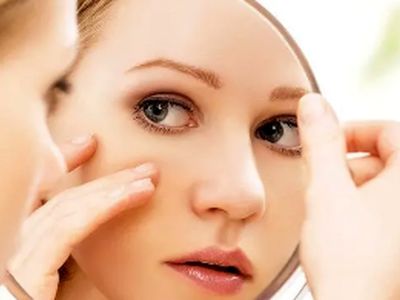 رابطه آرایش و پیری زودرس پوست: حقیقت یا افسانه؟