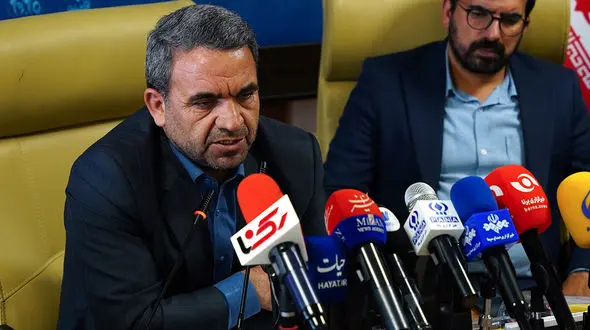 در کتاب های زبان، به جای اینکه رونالدو را معرفی کنیم، می توانیم علی دایی را بشناسانیم