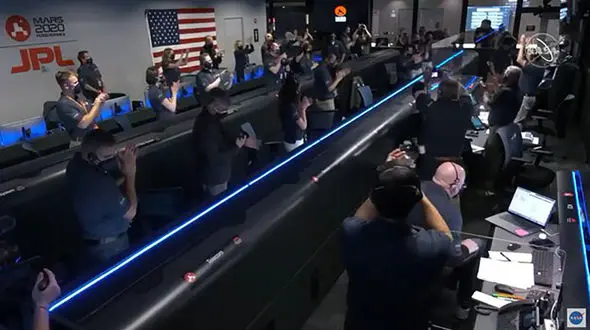 فرود مریخ نورد ناسا بر سطح مریخ + عکس و فیلم