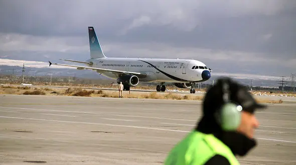 شیطنت مسافر هواپیما و همراهی پلیس